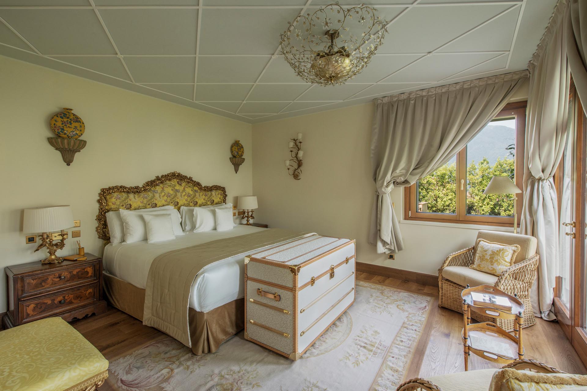 Grand Room Al Lago With Lake View Passalacqua Hotel   01 Grand Room Al Lago With Lake View Ricky Monti 