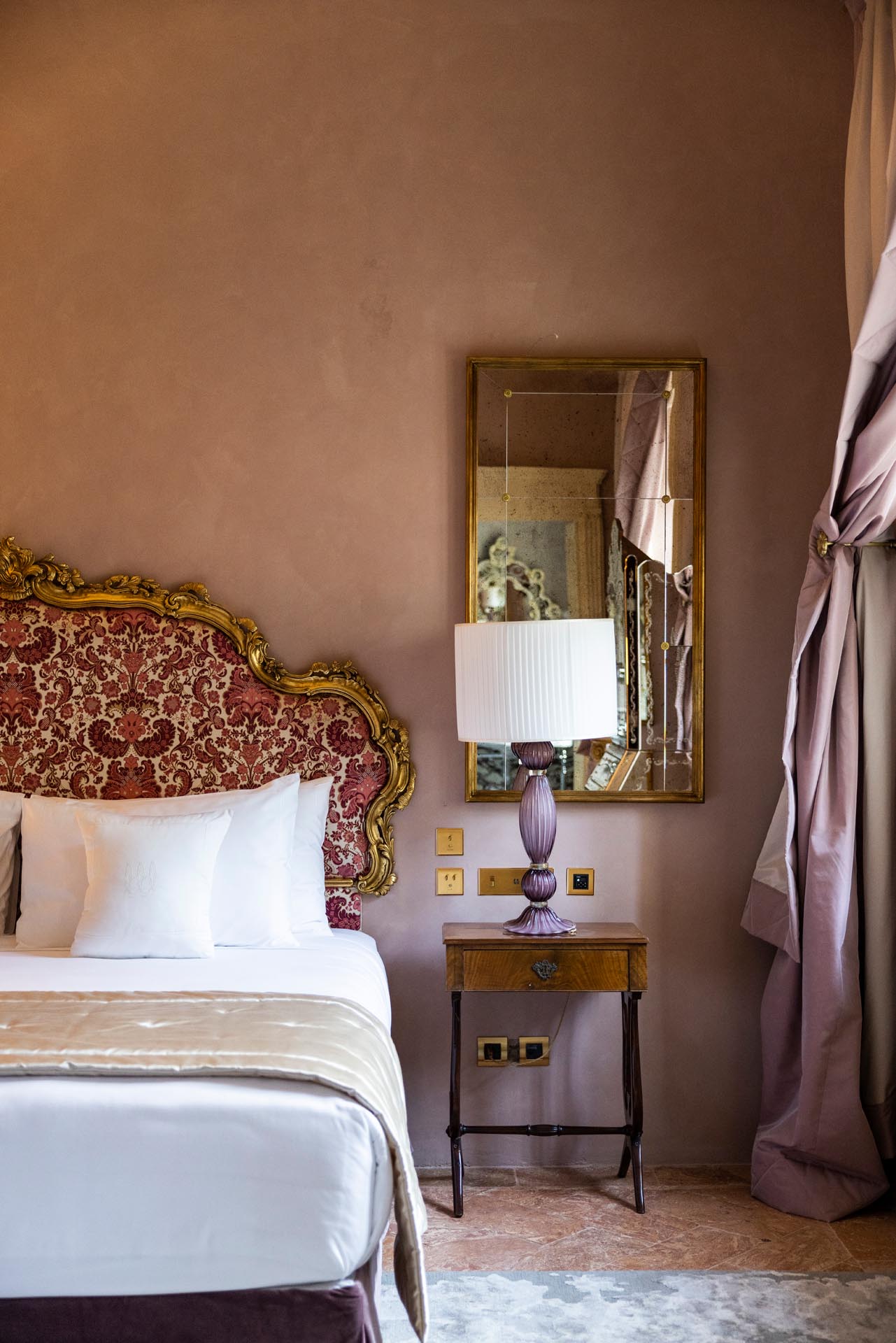 02 Room In The Villa Bedroom Enrico Costantini